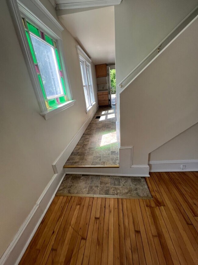 Building Photo - 52 Hickok Pl