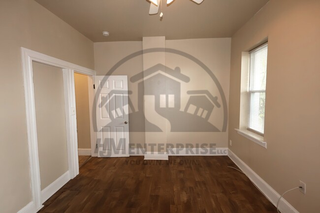 Building Photo - 630 Gutman Ave