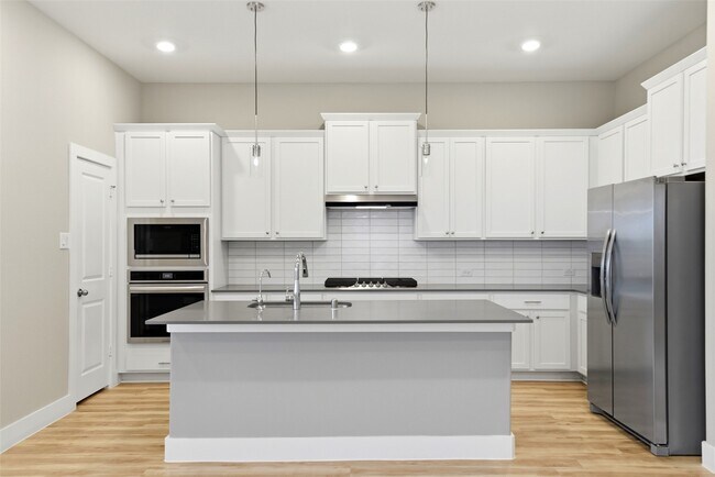 Building Photo - 808-808 Marisol Bay Dr