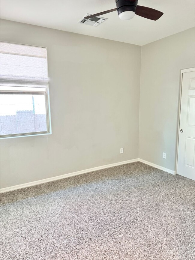 Building Photo - Beautiful 4 Bedroom Single Level Home Loca...