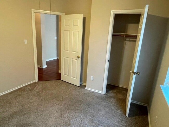 Building Photo - Spacious open floor plan with this desirab...