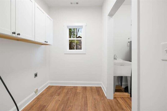 Building Photo - 2275 Hwy 19 N