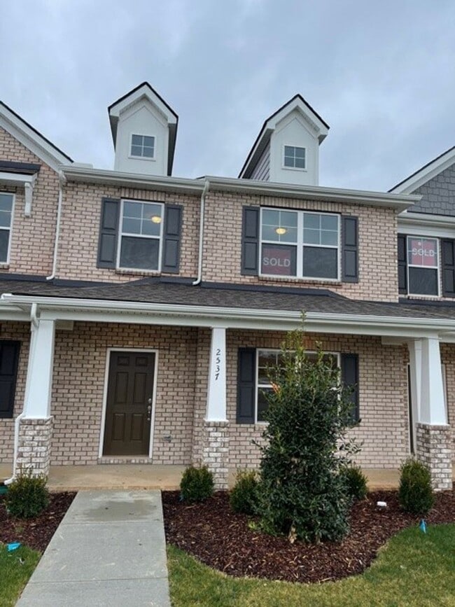 Building Photo - Stunning condo is South Murfreesboro