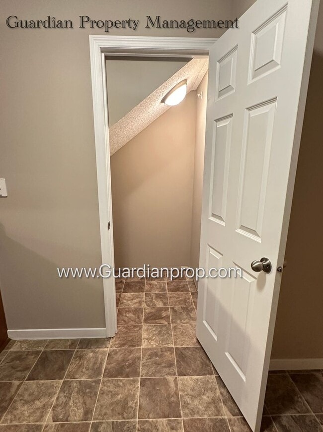 Building Photo - North Brooklyn Park Town Homes, Dedicated Office, 2 Car Garage, Washer/Dryer, Front Patio