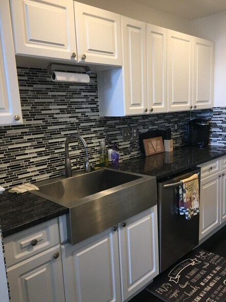 Kitchen with Deep Sink - 5294 Brookemonte Cir