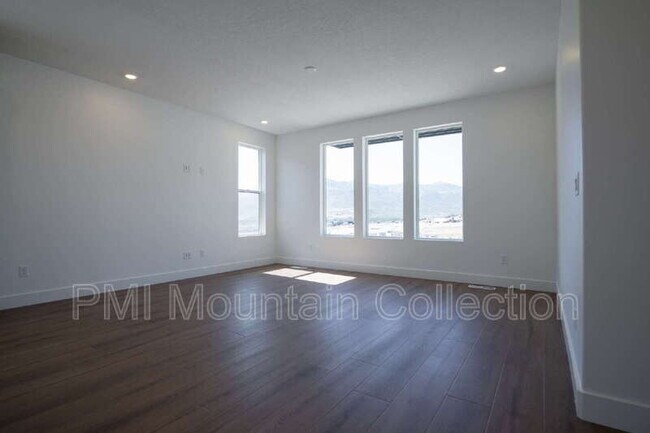 Building Photo - 459 Rimrock Ln