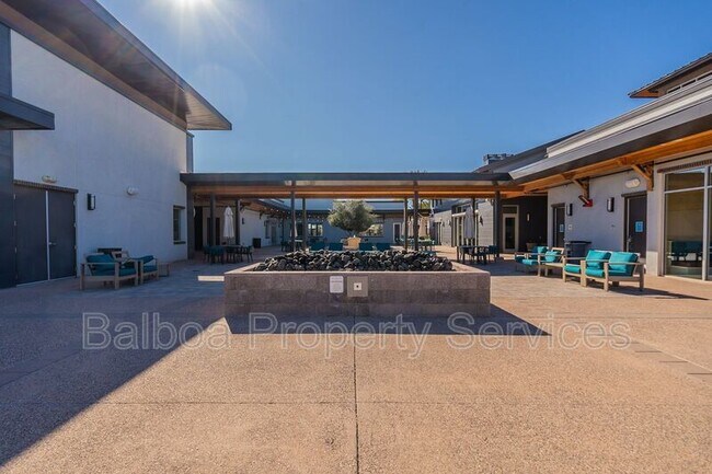 Building Photo - 5516 S Dillon Cir