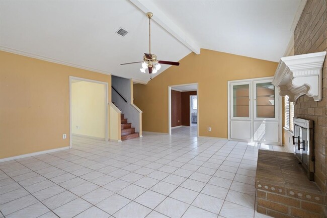 Building Photo - 606 Pinebrook Ln