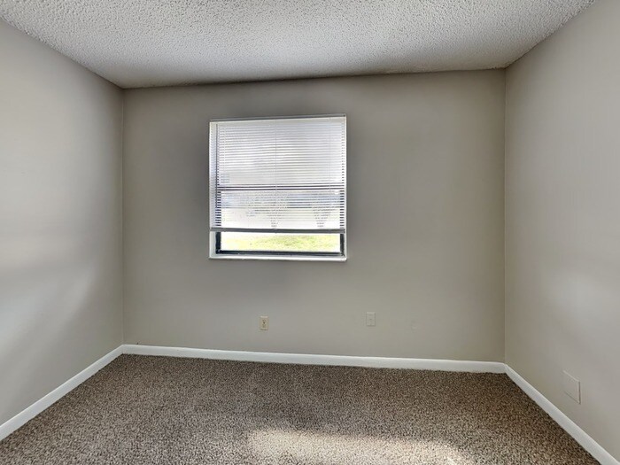 Building Photo - 951 Turtle Creek Dr S
