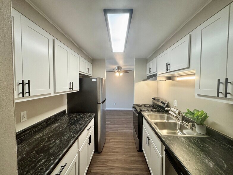 Primary Photo - Southview Apartments