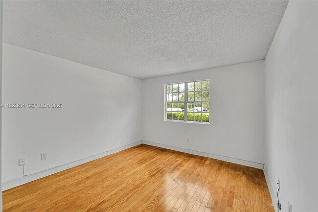 Building Photo - 1265 SW 46th Ave