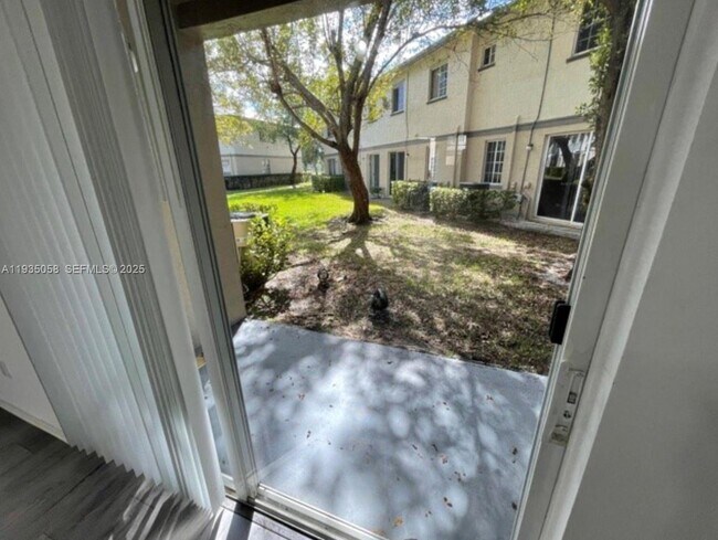 Building Photo - 1979 Freeport Dr