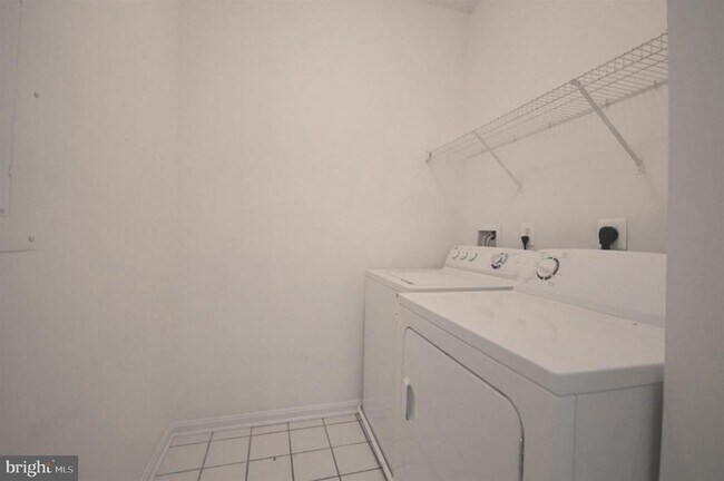Building Photo - 12190 Abington Hall Pl