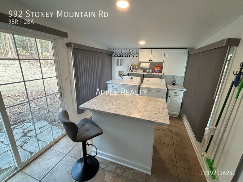 Building Photo - 992 Stoney Mountain Rd