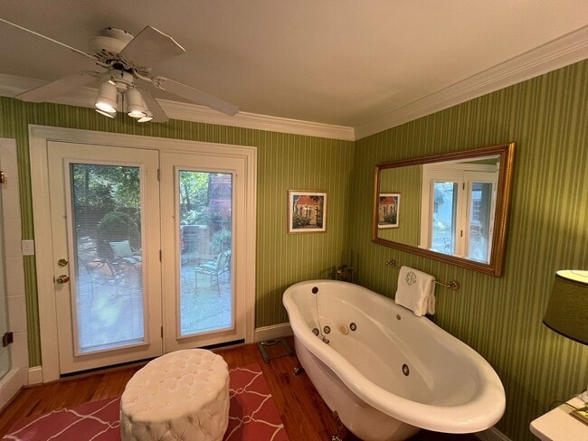 Building Photo - Incredible 5BD, 4.5BA House in Downtown Ra...