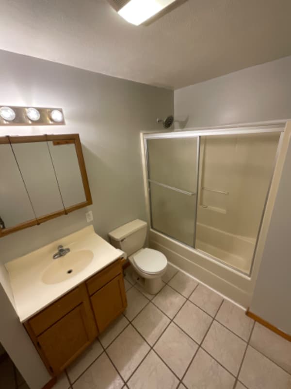 Building Photo - 416 E Hillside Dr