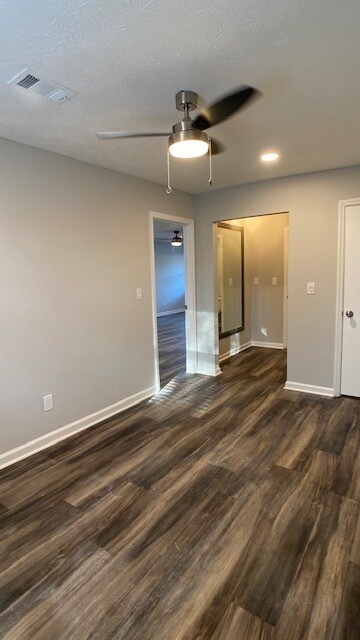 Building Photo - Newly Renovated Duplex for Rent
