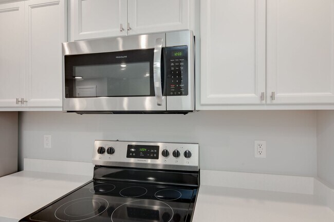 Building Photo - Now Leasing! Fantastic Location, Community...