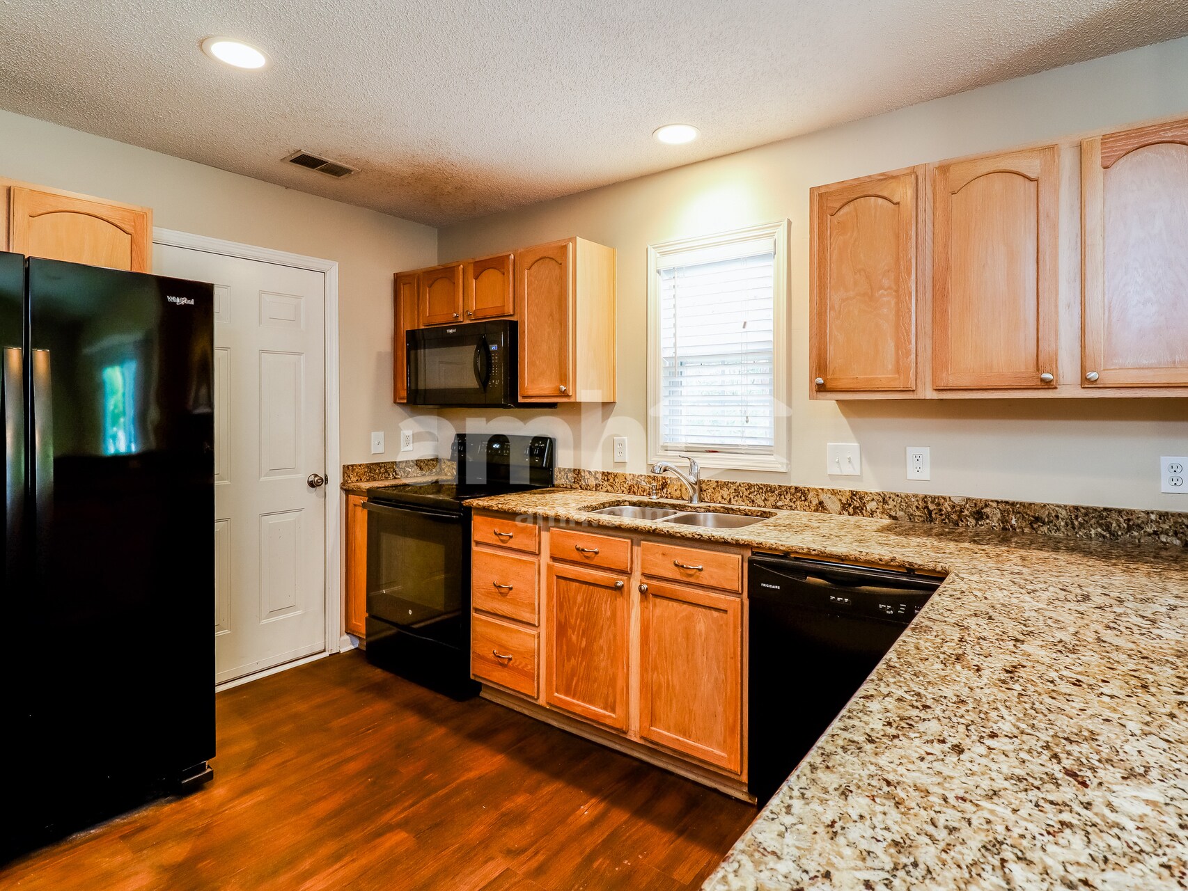 Building Photo - 112 Knightsbridge Rd