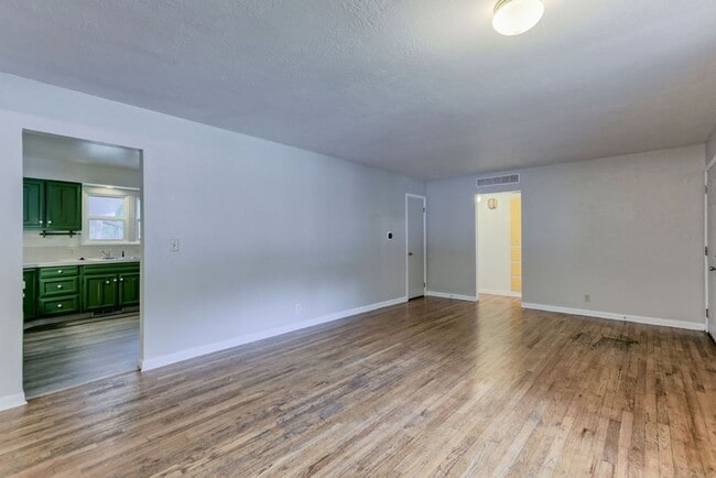 Building Photo - Students Welcome! 3 Bed / 1.5 Bath Ranch Near CSU – Large Fenced Yard | Pets Welcome | Flexible L...