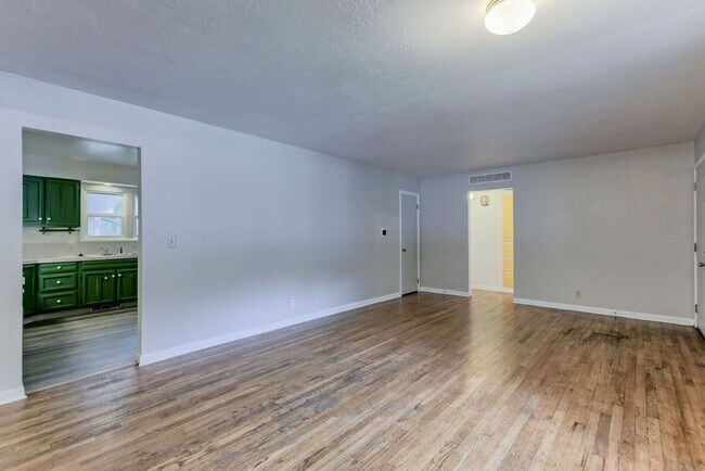 Building Photo - Students Welcome! 3 Bed / 1.5 Bath Ranch Near CSU – Large Fenced Yard | Pets Welcome