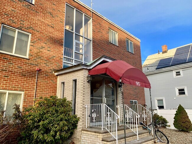 Building Photo - 95 Clifton St