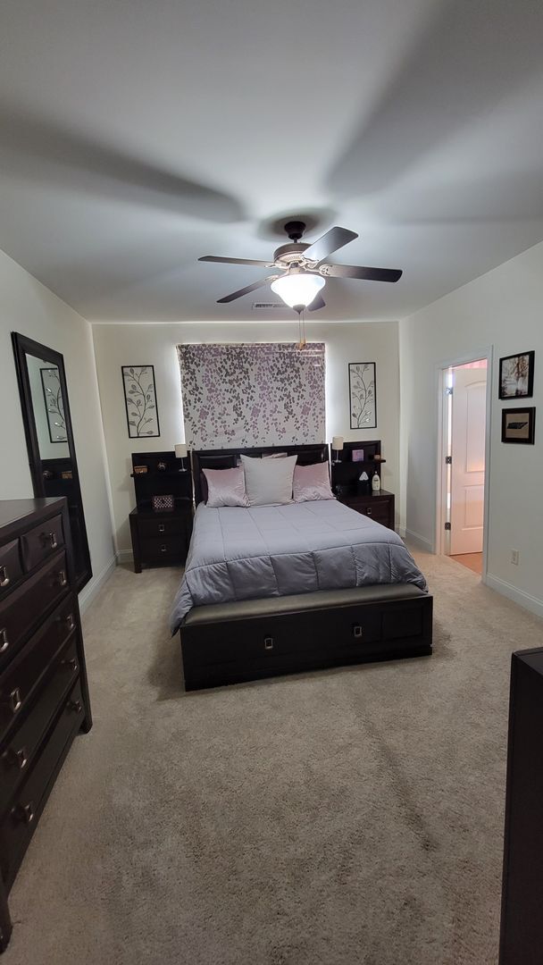 Building Photo - Check out this amazing Downtown Condo!!