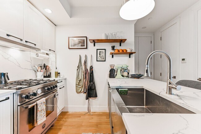 Building Photo - Beautiful 1 Bedroom in Prime Brooklyn with...