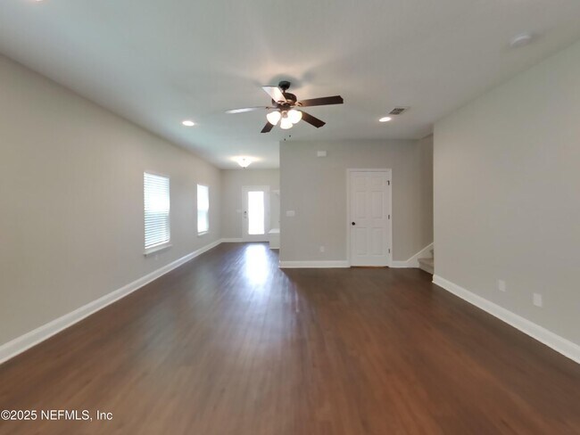 Building Photo - 523 Meldrum Ln