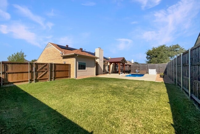 Building Photo - 8017 Spinnaker Cove