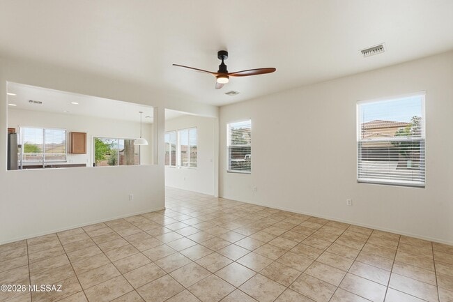 Building Photo - 584 N Highlands Grove Ln