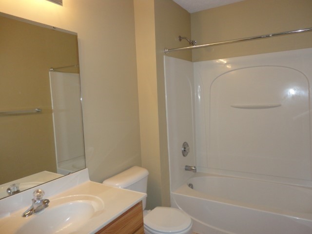 Building Photo - 5145 Oak Creek Trail