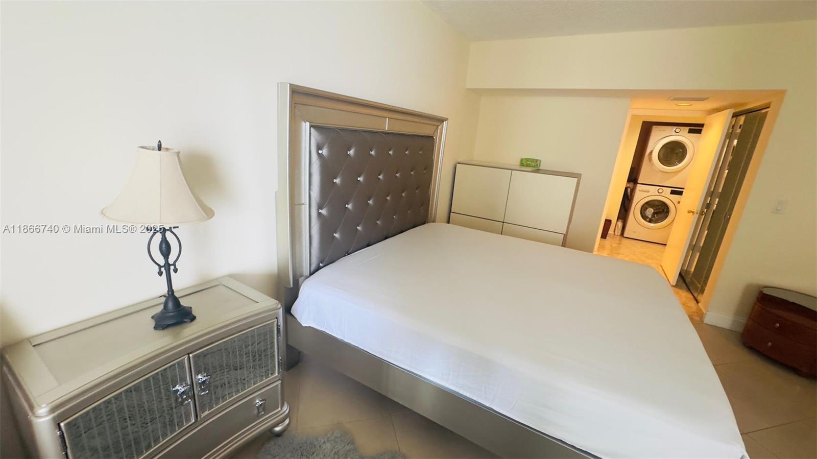 Building Photo - 17375 Collins Ave