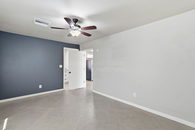 Building Photo - 5113 E Bellevue St