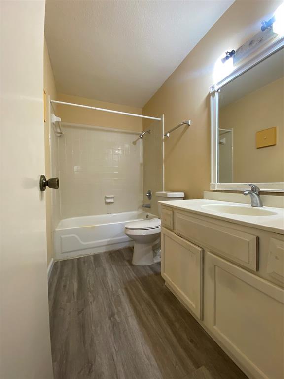 Building Photo - 9700 Leawood Blvd