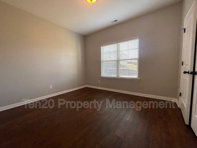 Building Photo - 28 White Pine Way