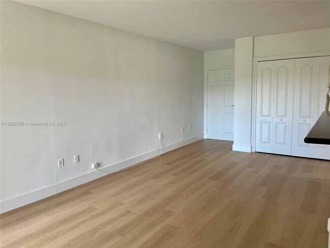 Building Photo - 120 Douglas Rd