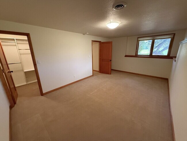 Building Photo - 1713 Richards Lake Rd