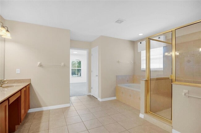 Building Photo - 2615 Lakemoor Dr
