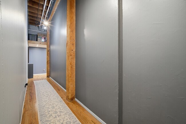 Building Photo - 417 S Jefferson St