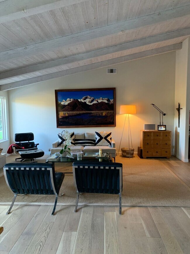 Building Photo - Beautiful Home in Gated Community