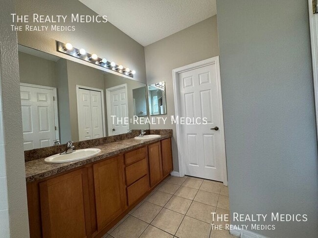 Building Photo - 447 Cierra Oaks Cir