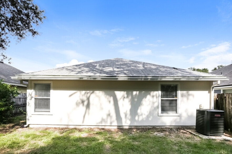 Building Photo - 3014 Caroline Crest Dr E