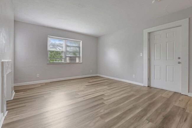 Building Photo - 987 Lilley Ave