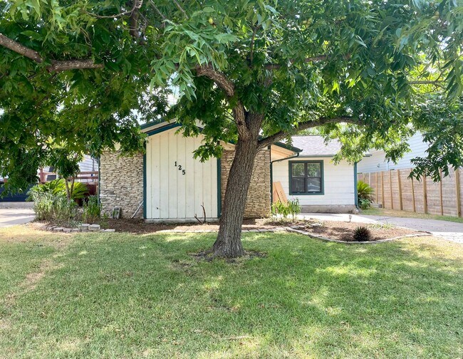 Building Photo - South Congress- 3/2 House- $3400