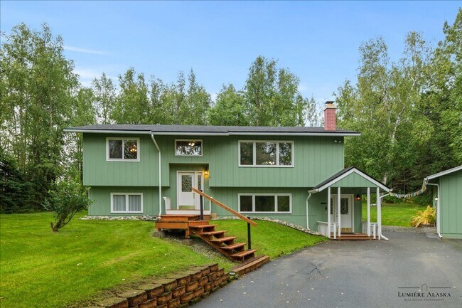 Building Photo - Beautiful 4 Bedroom 2 Bathroom House!
