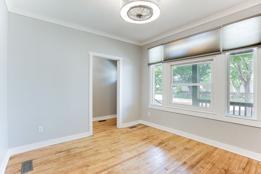 Spacious living room - 1222 7th St W