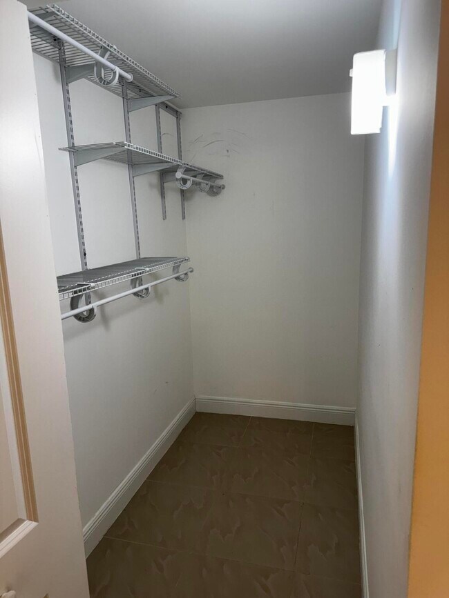 Building Photo - 153 Monaco Way