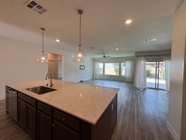 Building Photo - 601 Wishon Ave W