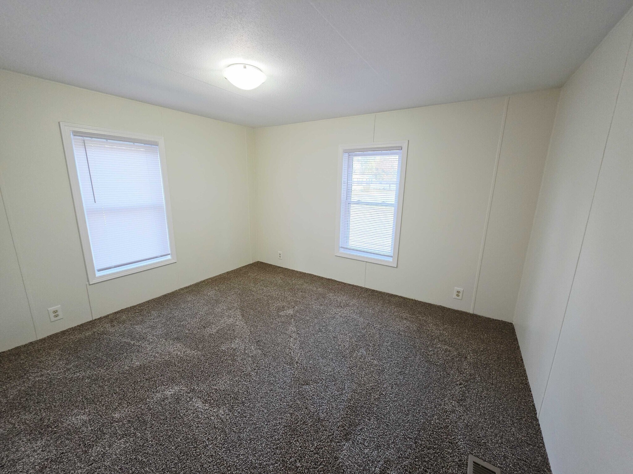 Building Photo - 3683 Pinoak St